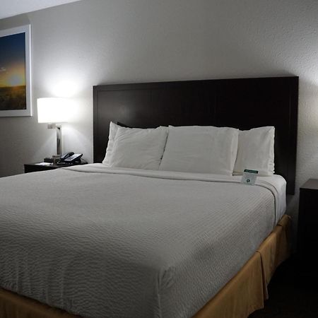 Days Inn By Wyndham Mexico Bagian luar foto