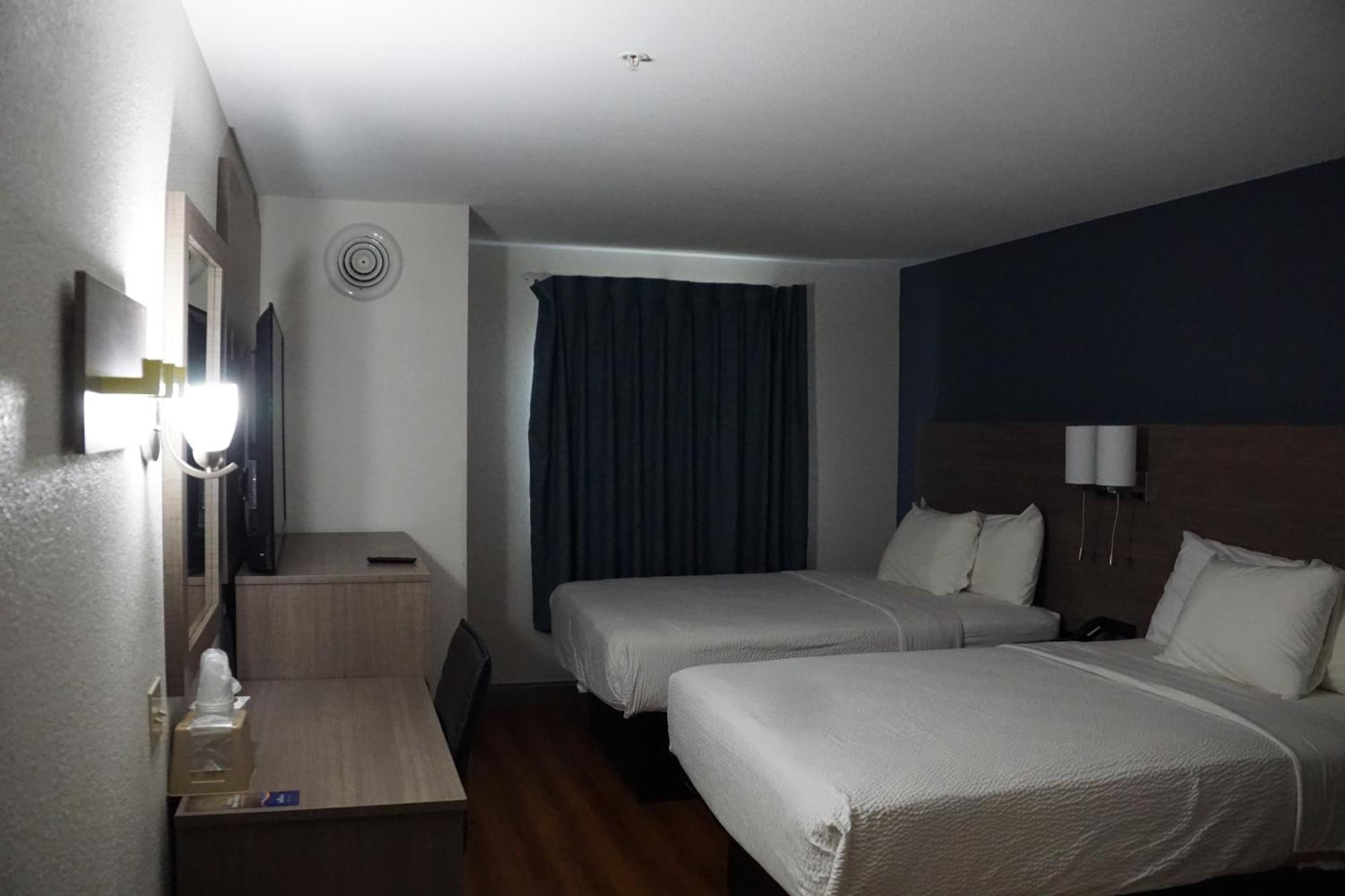 Days Inn By Wyndham Mexico Bagian luar foto